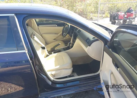 2014 Volkswagen Passat 1.8T Se z USA, uszkodzony, nr VIN 1VWBT7A30EC035240